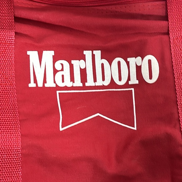 Vintage Small Marlboro Duffel Bag  - (1980's/1990's)(free Marlboro cookbook) - Picture 12 of 16